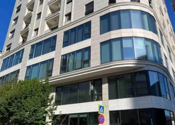 Green Terrace Square View