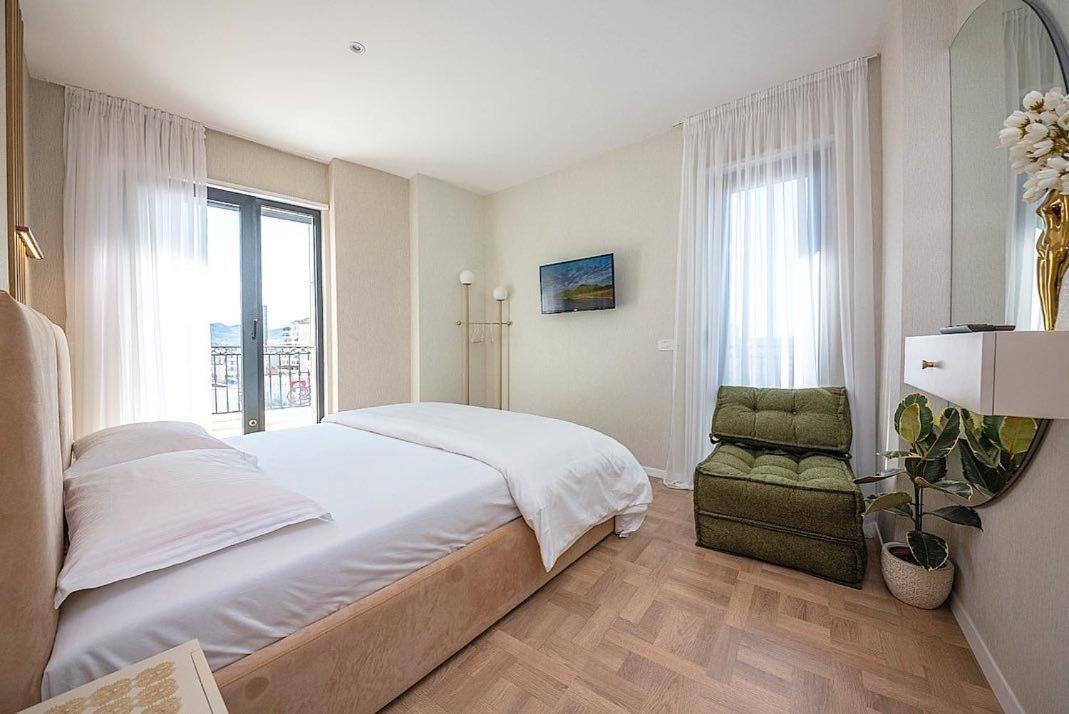 Terrace Square View Apartman *